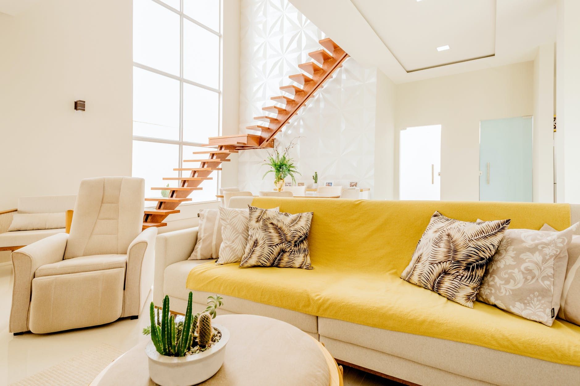 Чем заменить диван в гостиной: оригинальные идеи для дома - Дизайн 24